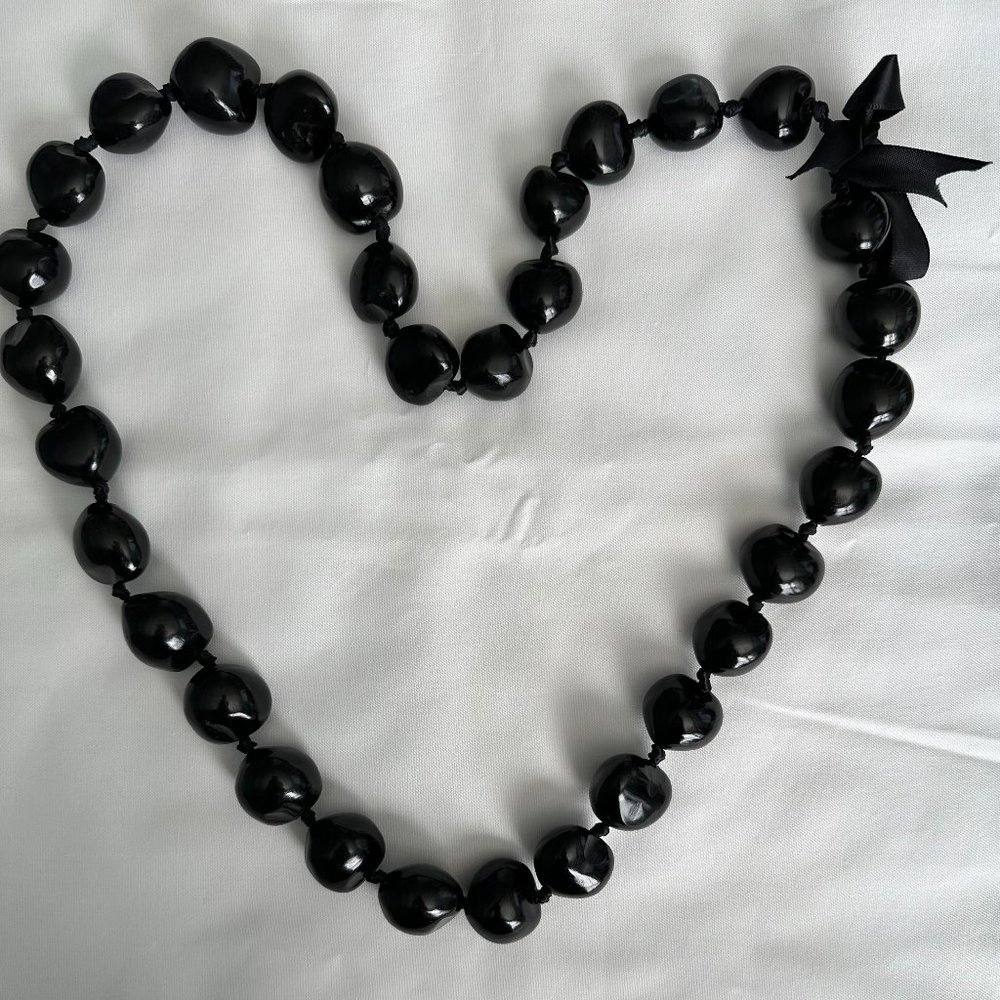 Black Hawaiian Beads with the ribbon